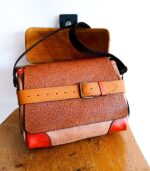 Sac moyen à bandoulière, besace en cuir artisanal, sac moyen cuir, sac moyen cuir beige, camel et rouille, sac en cuir artisanal et original, pièce unique cuir créatrice de maroquinerie fait main à Audierne (29)