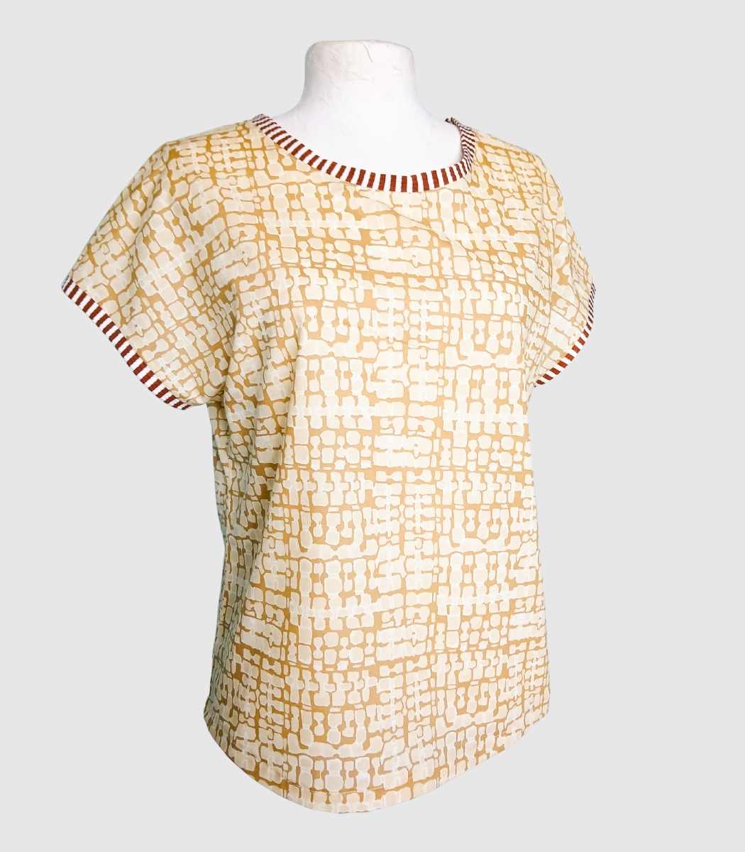 T-shirt artisanal pour femme "Nina", haut coupe classique et élégante fabriqué en France à Audierne (29)