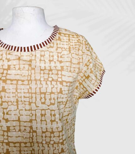 T-shirt artisanal pour femme "Nina", haut coupe classique et élégante fabriqué en France à Audierne (29)