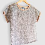 T-shirt artisanal pour femme "Nina", haut coupe classique et élégante fabriqué en France à Audierne (29)
