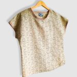 T-shirt artisanal pour femme "Nina", haut coupe classique et élégante fabriqué en France à Audierne (29)