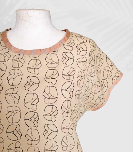 T-shirt artisanal pour femme "Nina", haut coupe classique et élégante fabriqué en France à Audierne (29)