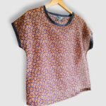 T-shirt artisanal pour femme "Nina", haut coupe classique et élégante fabriqué en France à Audierne (29)