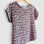 T-shirt artisanal pour femme "Nina", haut coupe classique et élégante fabriqué en France à Audierne (29)