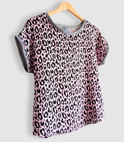 T-shirt artisanal pour femme "Nina", haut coupe classique et élégante fabriqué en France à Audierne (29)