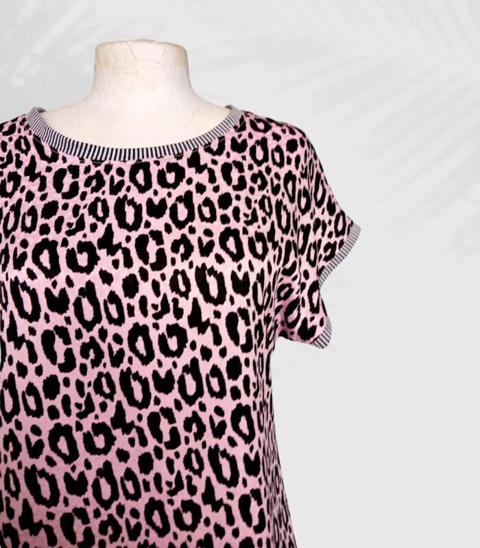 T-shirt artisanal pour femme "Nina", haut coupe classique et élégante fabriqué en France à Audierne (29)