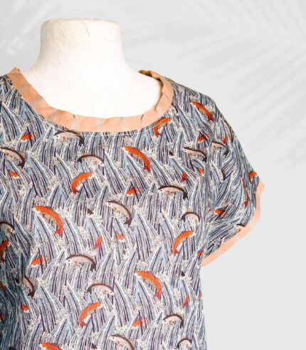 T-shirt artisanal pour femme "Nina", haut coupe classique et élégante fabriqué en France à Audierne (29)