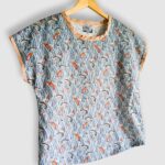 T-shirt artisanal pour femme "Nina", haut coupe classique et élégante fabriqué en France à Audierne (29)