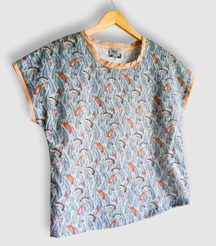 T-shirt artisanal pour femme "Nina", haut coupe classique et élégante fabriqué en France à Audierne (29)