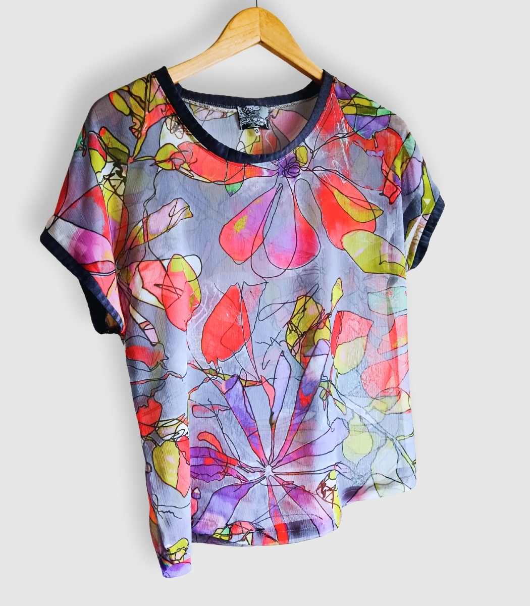 T-shirt artisanal pour femme "Nina", haut coupe classique et élégante fabriqué en France à Audierne (29)