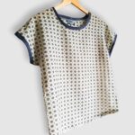 T-shirt artisanal pour femme "Nina", haut coupe classique et élégante fabriqué en France à Audierne (29)