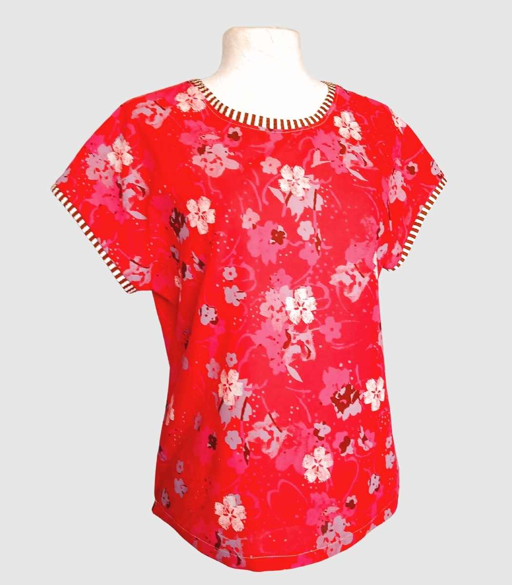 T-shirt artisanal pour femme "Nina", haut coupe classique et élégante fabriqué en France à Audierne (29)