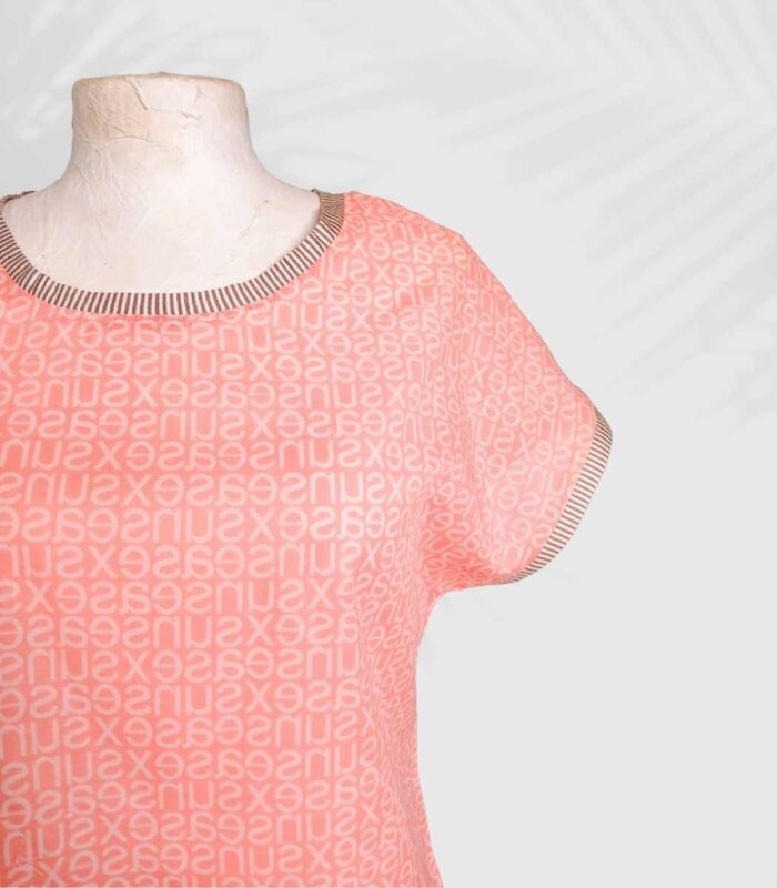 T-shirt artisanal pour femme "Nina", haut coupe classique et élégante fabriqué en France à Audierne (29)