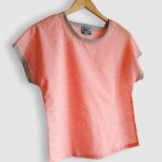 T-shirt artisanal pour femme "Nina", haut coupe classique et élégante fabriqué en France à Audierne (29)