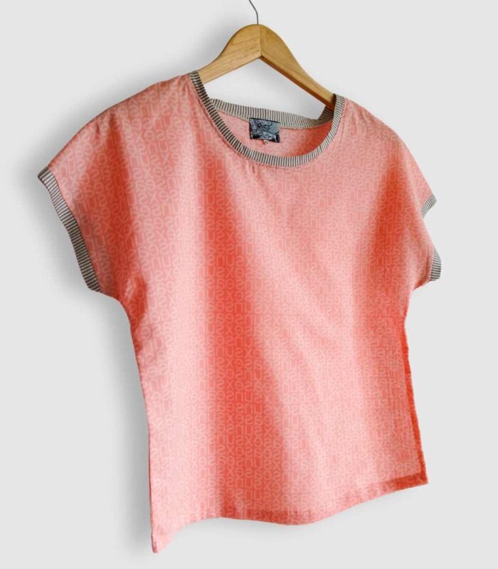 T-shirt artisanal pour femme "Nina", haut coupe classique et élégante fabriqué en France à Audierne (29)