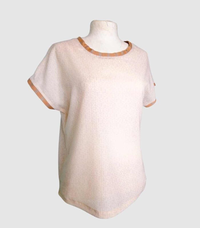 T-shirt artisanal pour femme "Nina", haut coupe classique et élégante fabriqué en France à Audierne (29)