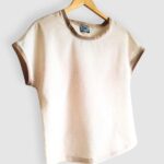 T-shirt artisanal pour femme "Nina", haut coupe classique et élégante fabriqué en France à Audierne (29)