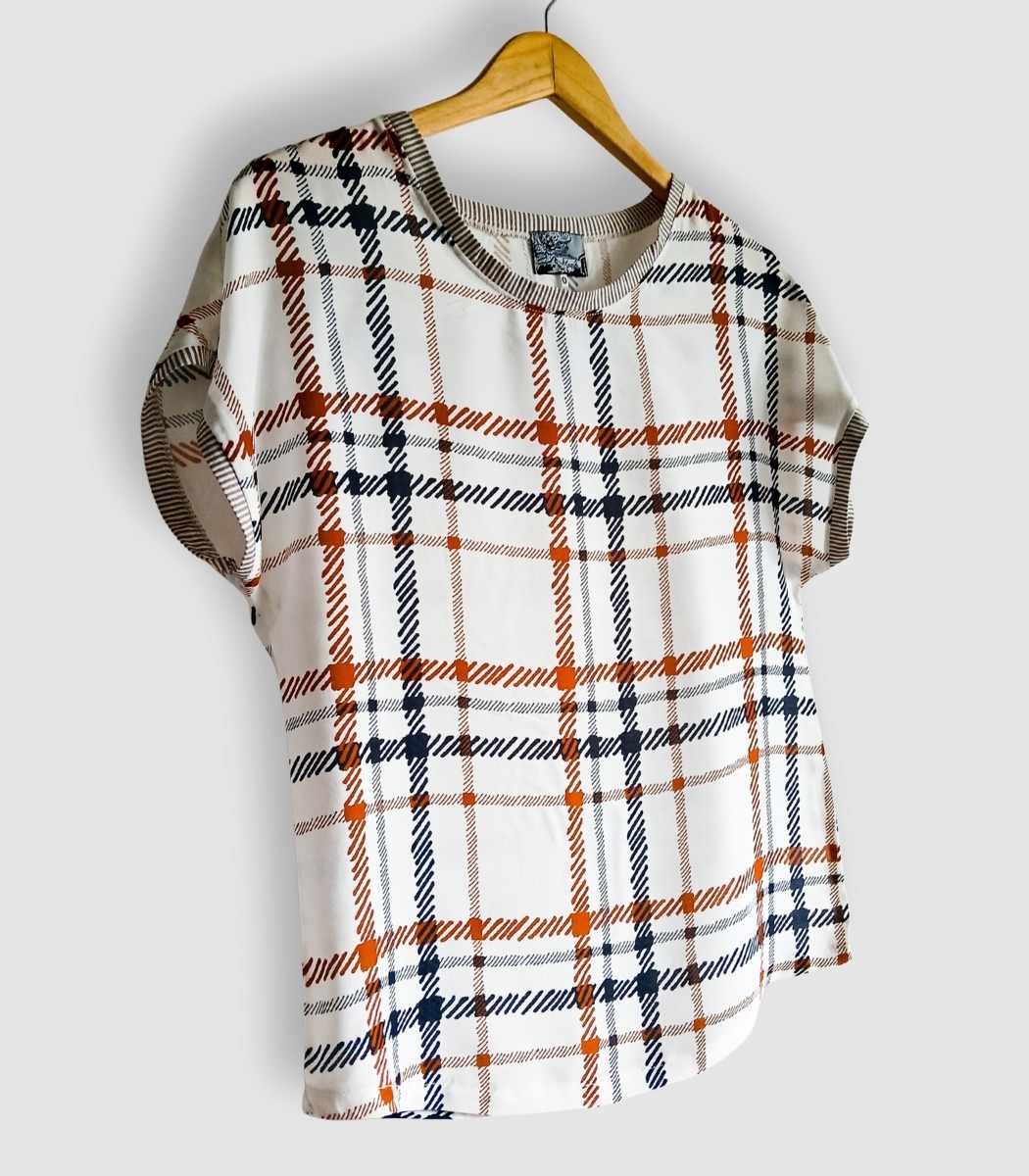 T-shirt artisanal pour femme "Nina", haut coupe classique et élégante fabriqué en France à Audierne (29)