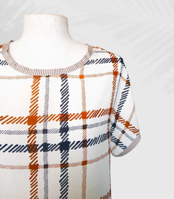 T-shirt artisanal pour femme "Nina", haut coupe classique et élégante fabriqué en France à Audierne (29)