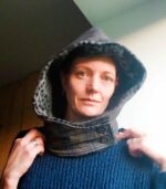 Capuche amovible, création artisanale à l'atelier Maela créations à Audierne, Finistere. Accessoire femme original; Accessoire hiver, capuche fourré, fausse fourre rouge