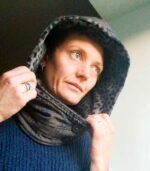 Capuche amovible, création artisanale à l'atelier Maela créations à Audierne, Finistere. Accessoire femme original; Accessoire hiver, capuche fourré, fausse fourre rouge