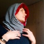Capuche amovible, création artisanale à l'atelier Maela créations à Audierne, Finistere. Accessoire femme original; Accessoire hiver, capuche fourré, fausse fourre rouge