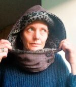 Capuche amovible, création artisanale à l'atelier Maela créations à Audierne, Finistere. Accessoire femme original; Accessoire hiver, capuche fourré, fausse fourre rouge