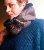 Capuche amovible, création artisanale à l'atelier Maela créations à Audierne, Finistere. Accessoire femme original; Accessoire hiver, capuche fourré, fausse fourre rouge