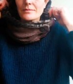 Capuche amovible, création artisanale à l'atelier Maela créations à Audierne, Finistere. Accessoire femme original; Accessoire hiver, capuche fourré, fausse fourre rouge