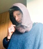 Capuche amovible, création artisanale à l'atelier Maela créations à Audierne, Finistere. Accessoire femme original; Accessoire hiver, capuche fourré, fausse fourre rouge