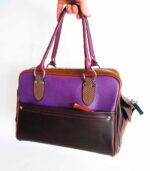Grand sac artisanal en cuir violet chocolat et camel. Maroquinerie colorée et originale, piece unique fabriquée main à Audierne en bretagne.