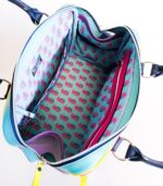 Grand sac en cuir multicolor : violet, rose, turqoiseet jaune. Sac artisanal en cuir. Maroquinerie colorée et originale, artisanat d'art, pièce unique fabriquée main à Audierne en Bretagne.