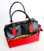 Grand sac en cuir rouge et noir. Sac artisanal en cuir. Maroquinerie colorée et originale, artisanat d'art, pièce unique fabriquée main à Audierne en Bretagne.