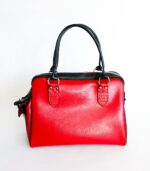 Grand sac en cuir rouge et noir. Sac artisanal en cuir. Maroquinerie colorée et originale, artisanat d'art, pièce unique fabriquée main à Audierne en Bretagne.