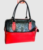 Grand sac en cuir rouge et noir. Sac artisanal en cuir. Maroquinerie colorée et originale, artisanat d'art, pièce unique fabriquée main à Audierne en Bretagne.