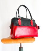 Grand sac en cuir rouge et noir. Sac artisanal en cuir. Maroquinerie colorée et originale, artisanat d'art, pièce unique fabriquée main à Audierne en Bretagne.