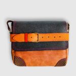 Petit sac bandoulière artisanal Modèle Ito. Petit sac cuir fait main à Audierne, Finistère Bretagne. Petit sac femme. Petit sac cuir camel, noir et rouille. petit sac beige petit sac original Maela créations