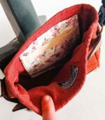 Petit sac bandoulière artisanal Modèle Ito. Petit sac cuir fait main à Audierne, Finistère Bretagne. Petit sac femme. Petit sac cuir rouille, sac beige Maela créations