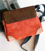 Petit sac bandoulière artisanal Modèle Ito. Petit sac cuir fait main à Audierne, Finistère Bretagne. Petit sac femme. Petit sac cuir rouille, sac beige Maela créations