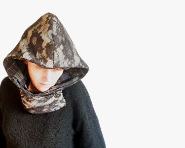Accessoire de mode : la cagoule originale. La "Capuche" MAELA CRÉATIONS. unique, pratique et élégante. Créatrice de mode textile à Audierne (29).